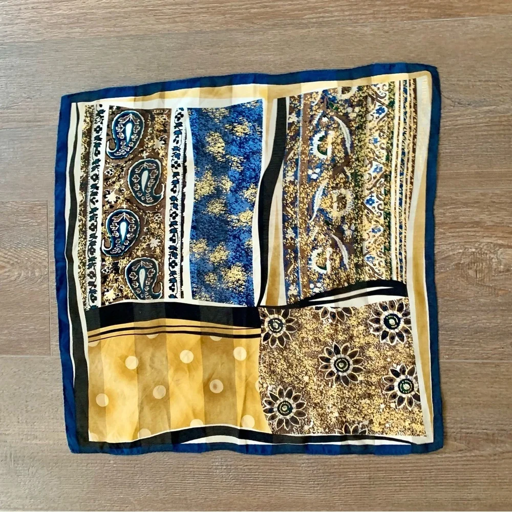 Vintage Adrienne Vittadini scarf 20/20 inch
